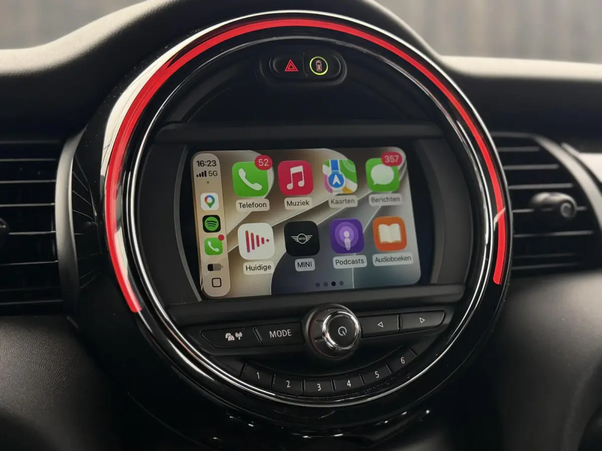 Essential 33 kWh| Camera| Keyless| Carplay|