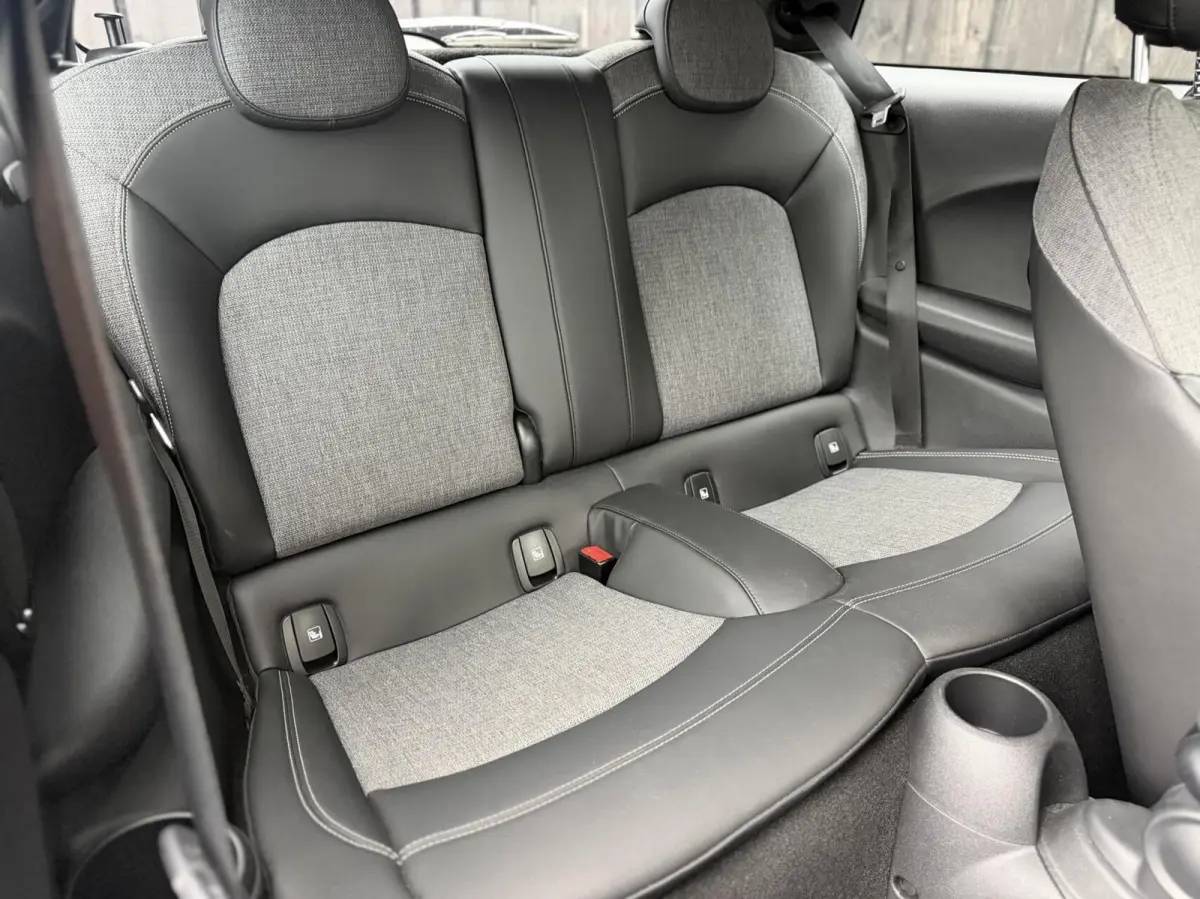 Essential 33 kWh| Camera| Keyless| Carplay|