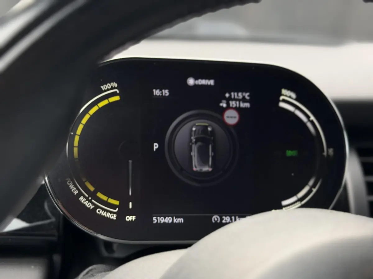 Essential 33 kWh| Camera| Keyless| Carplay|