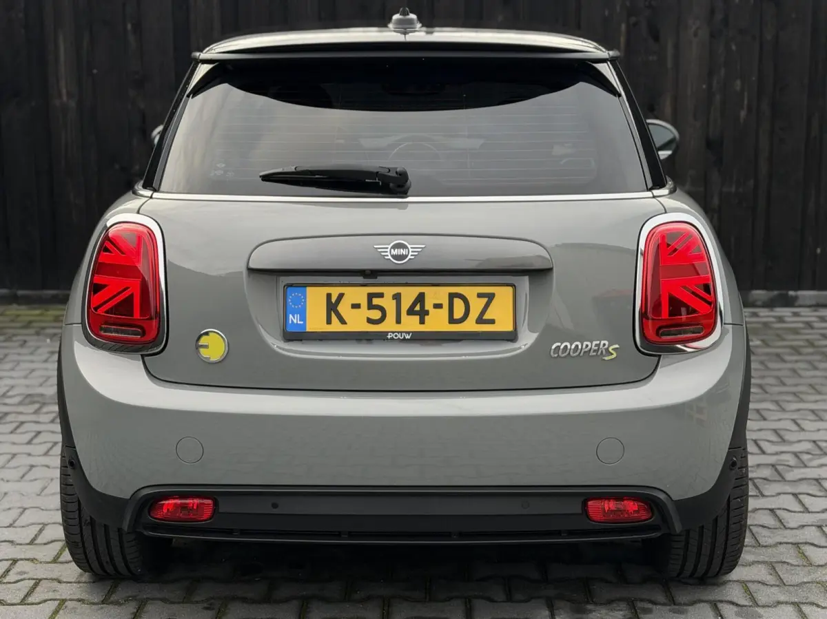 Essential 33 kWh| Camera| Keyless| Carplay|
