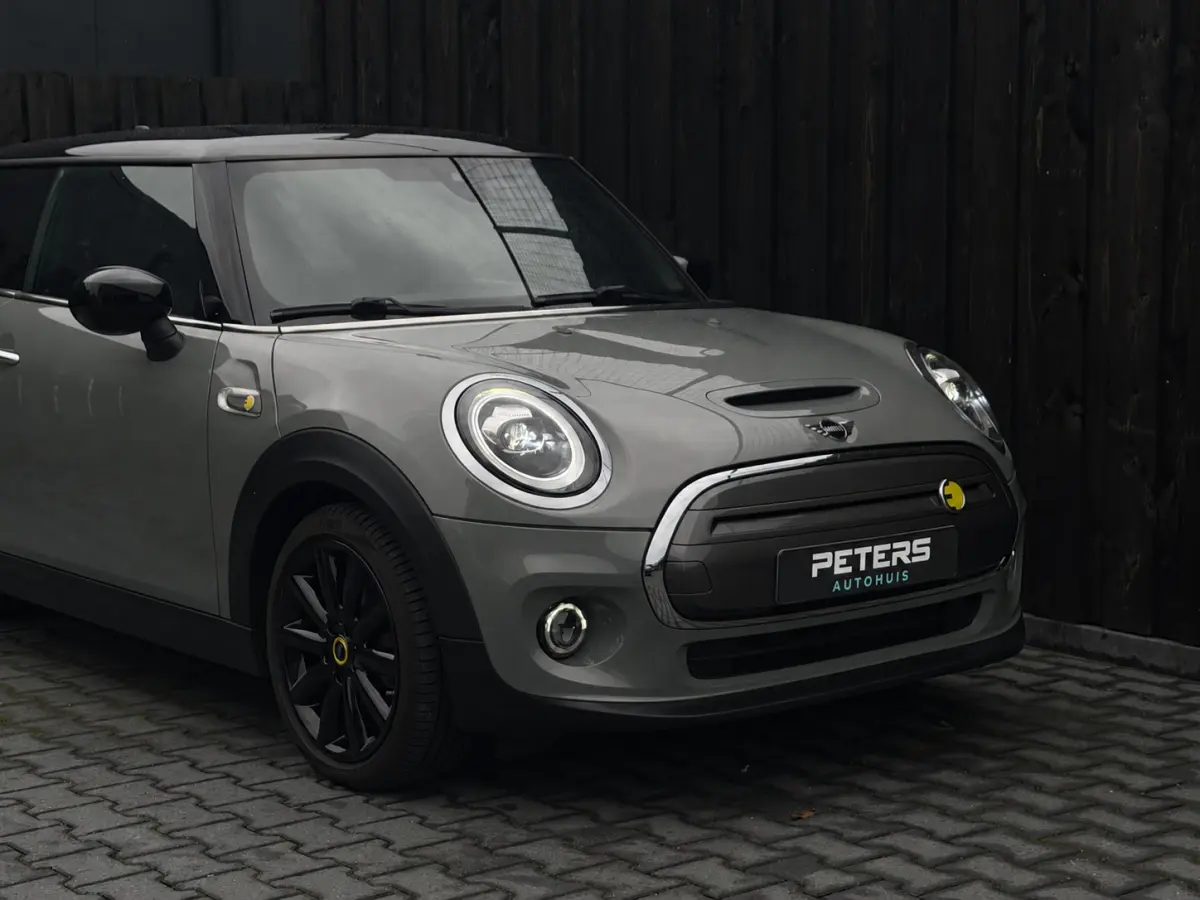 Essential 33 kWh| Camera| Keyless| Carplay|