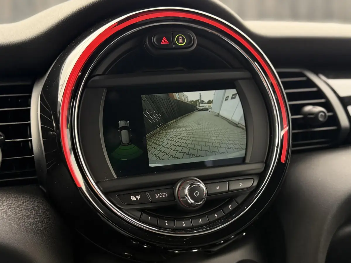 Essential 33 kWh| Camera| Keyless| Carplay|