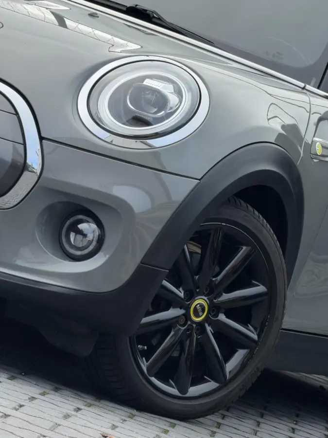 Essential 33 kWh| Camera| Keyless| Carplay|