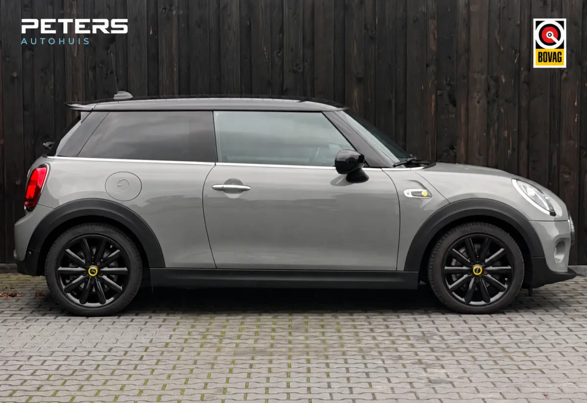 Essential 33 kWh| Camera| Keyless| Carplay|