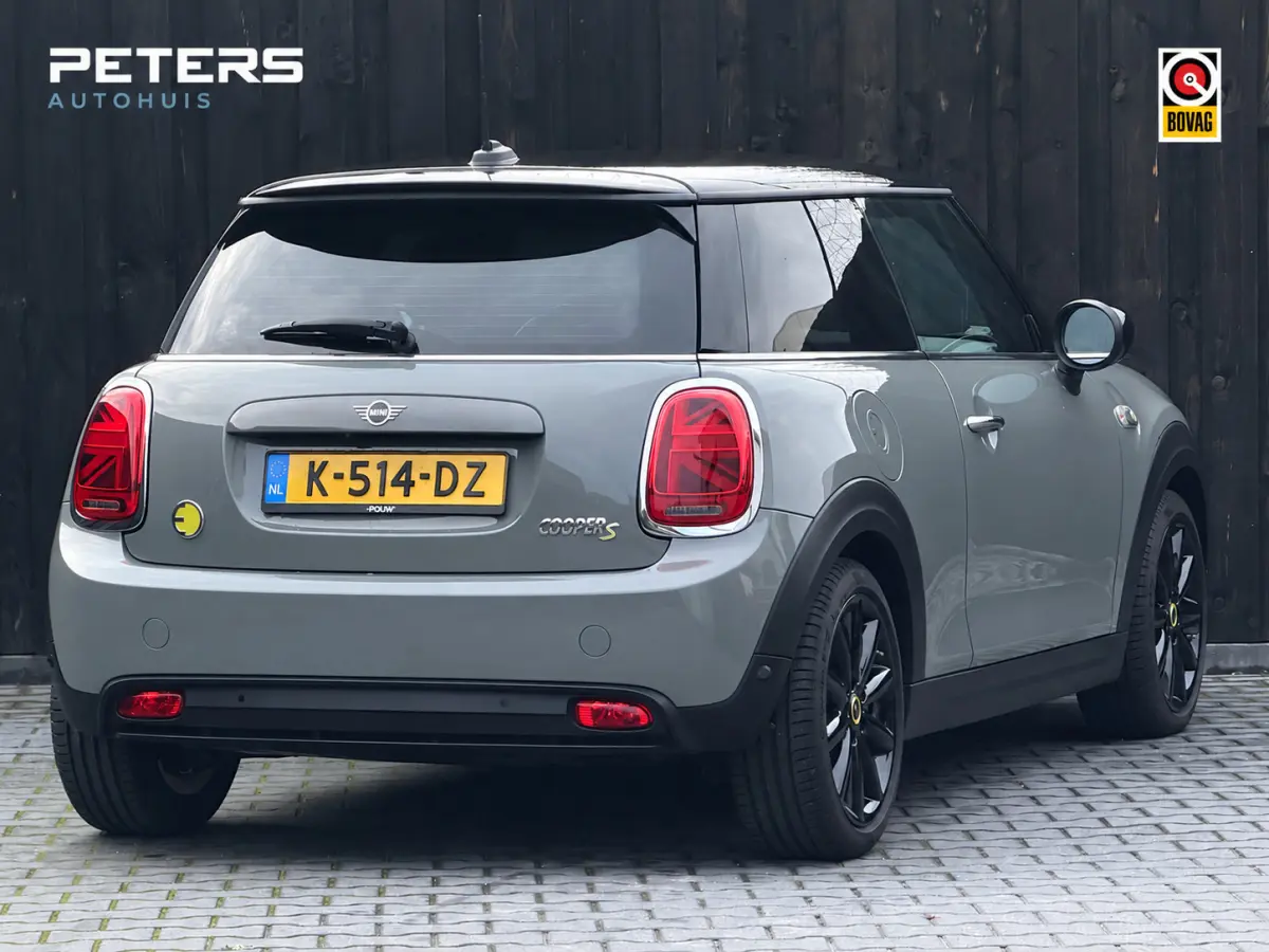 Essential 33 kWh| Camera| Keyless| Carplay|