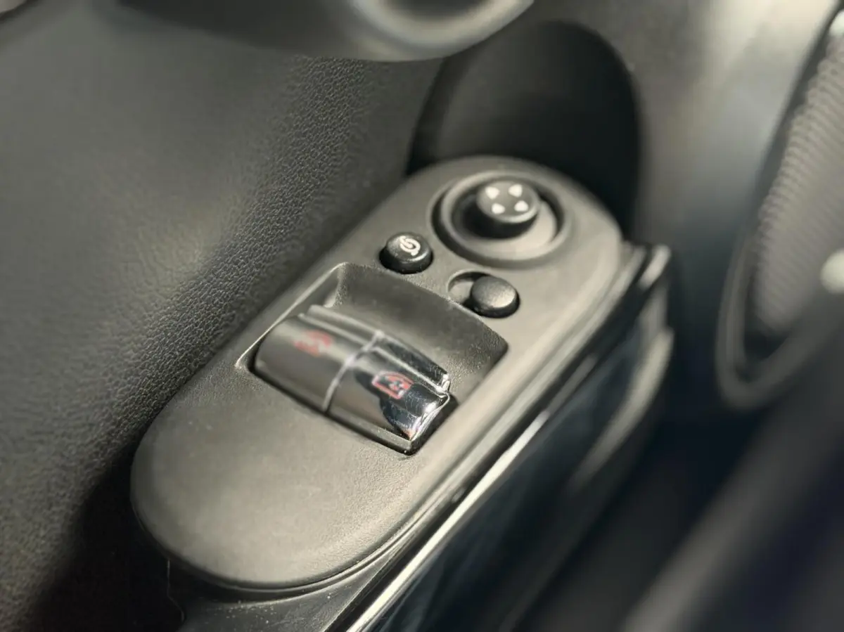 Essential 33 kWh| Camera| Keyless| Carplay|