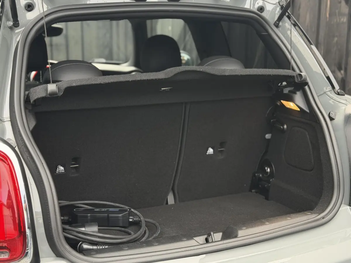 Essential 33 kWh| Camera| Keyless| Carplay|