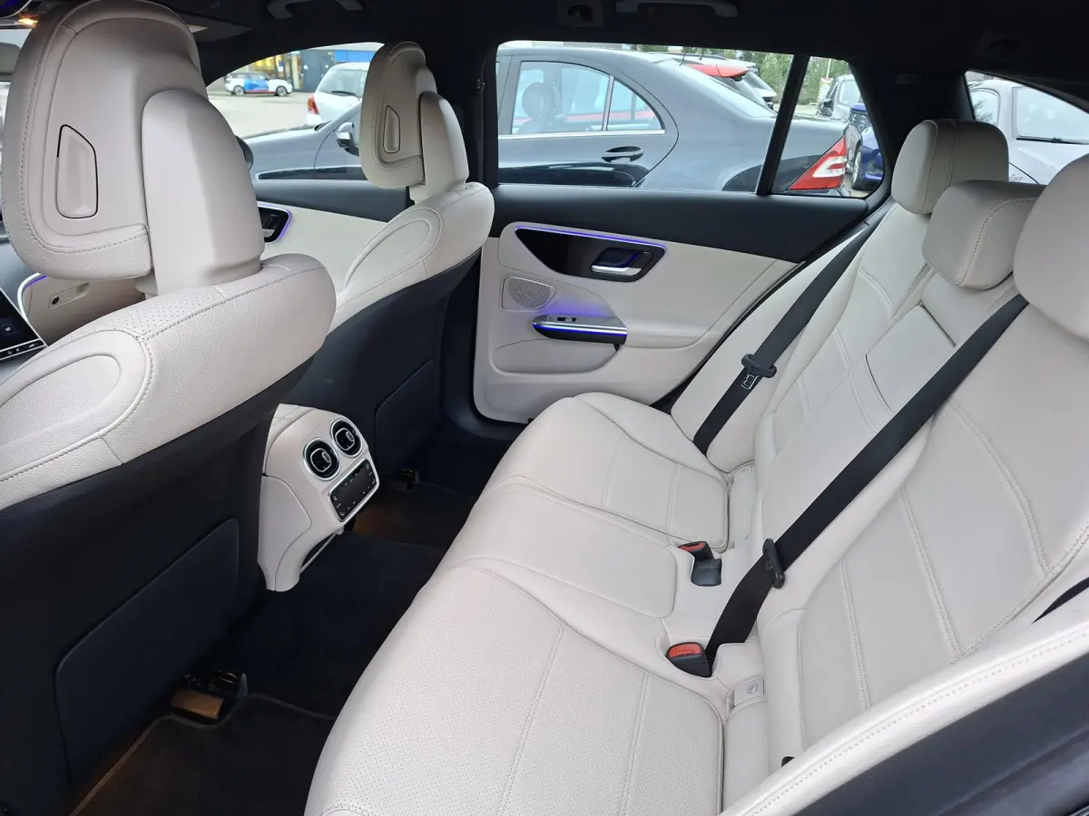 300 e Luxury PremiumPlus Aut.9G-Tronic Massage/Ventilatie | 313PK | PHEV | Actieradius Elektrisch:94km WLTP | VOL OPTIES | nw.Pr. 71.498,-