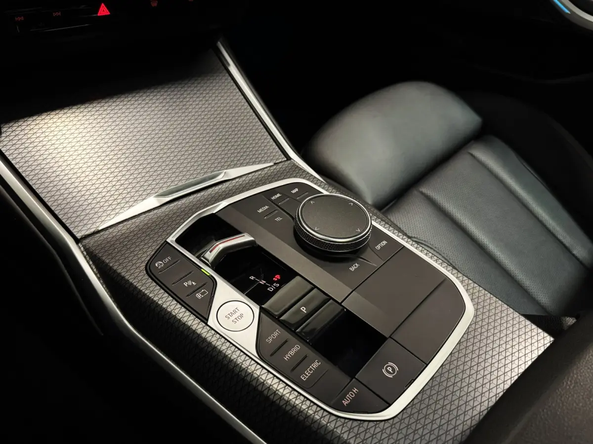 330e M-Performance|PANO|CURVED SCREEN|LASER|HARMAN KARDON|BOMVOL!