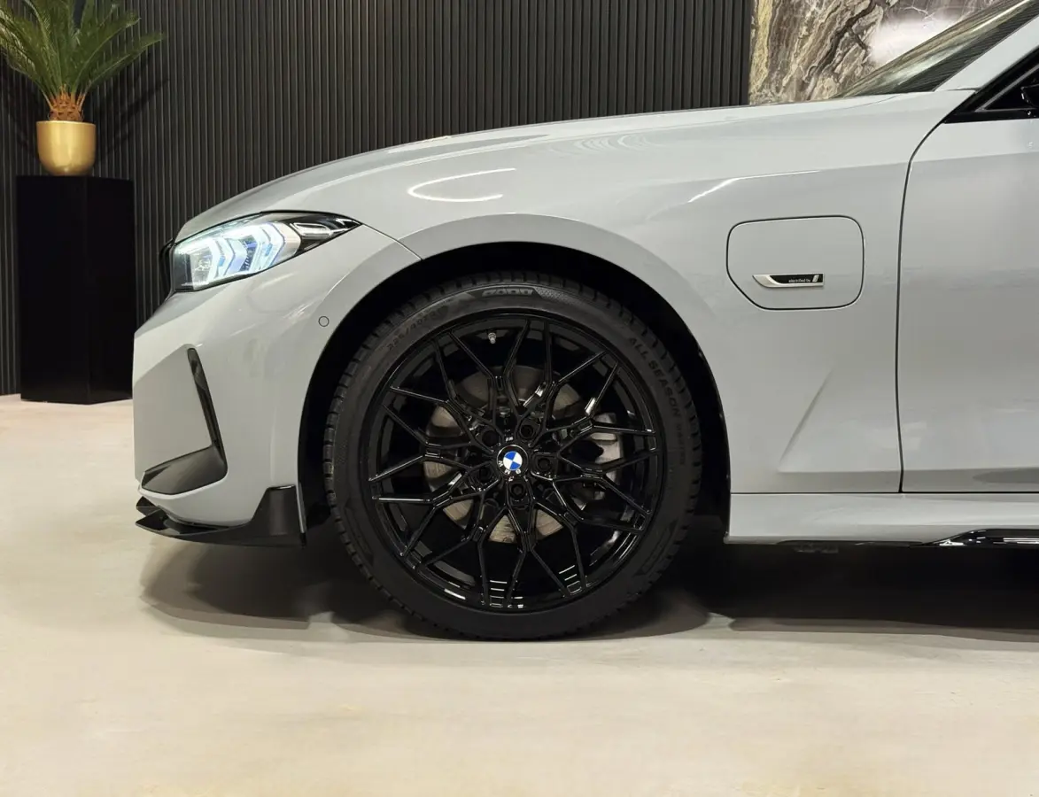 330e M-Performance|PANO|CURVED SCREEN|LASER|HARMAN KARDON|BOMVOL!