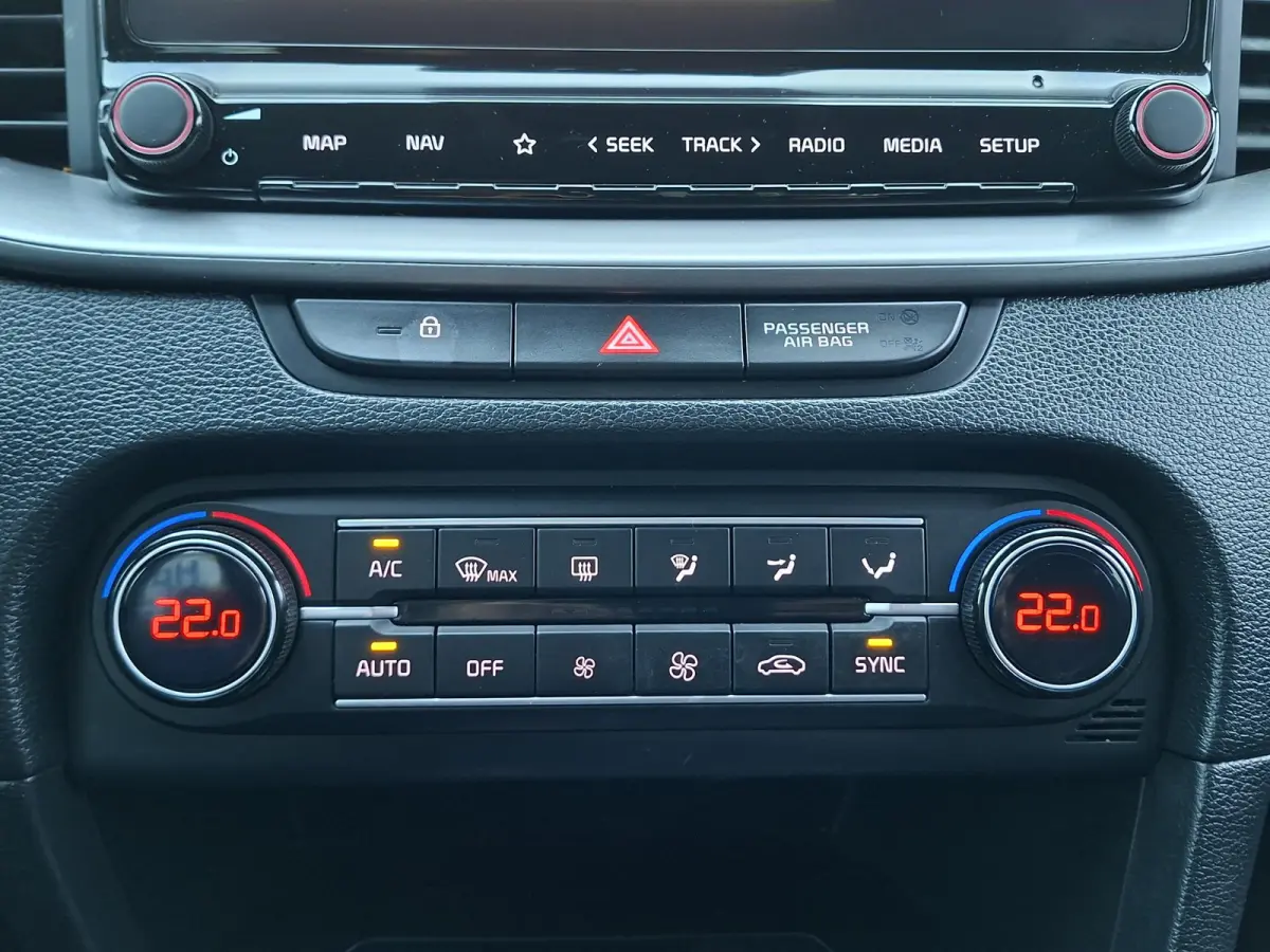 1.0 T-GDi Automaat DynamicLine M-Hybrid/100% onderh./Camera/Carplay/Origineel-NL auto/Climate Control/AllSeason bnd.