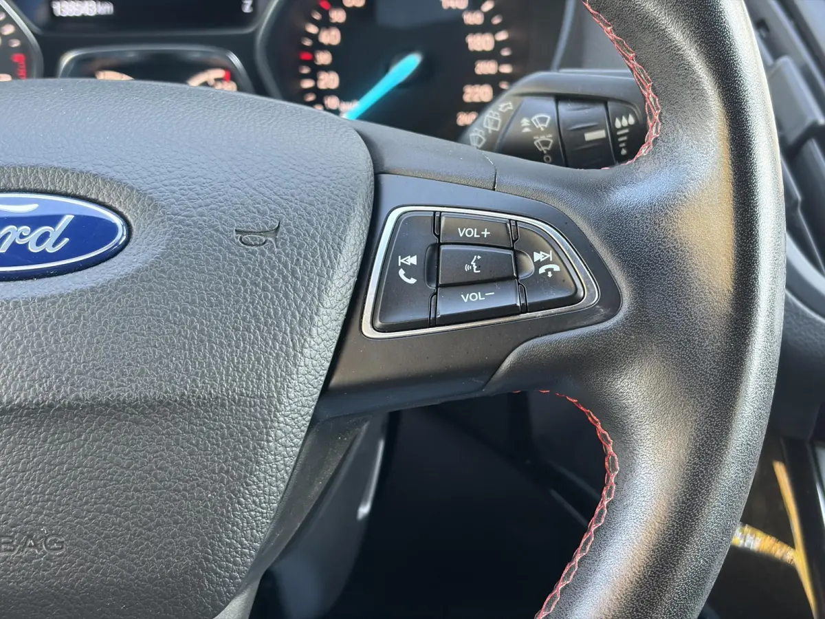 1.5 EcoBoost ST Line ✓2e Eigenaar✓Camera✓Carplay✓Navi✓Alcantara-Halfleder✓Clima✓Cruise✓6 Bak✓120pk✓18'' Lmv✓Keyless✓Pdc V+A✓Rijstrooksensor✓N.A.P✓Apk tot 03-202