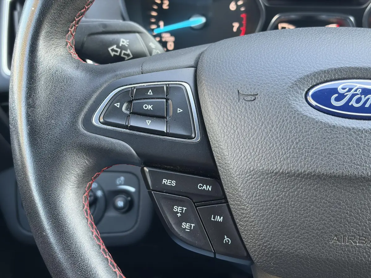 1.5 EcoBoost ST Line ✓2e Eigenaar✓Camera✓Carplay✓Navi✓Alcantara-Halfleder✓Clima✓Cruise✓6 Bak✓120pk✓18'' Lmv✓Keyless✓Pdc V+A✓Rijstrooksensor✓N.A.P✓Apk tot 03-202