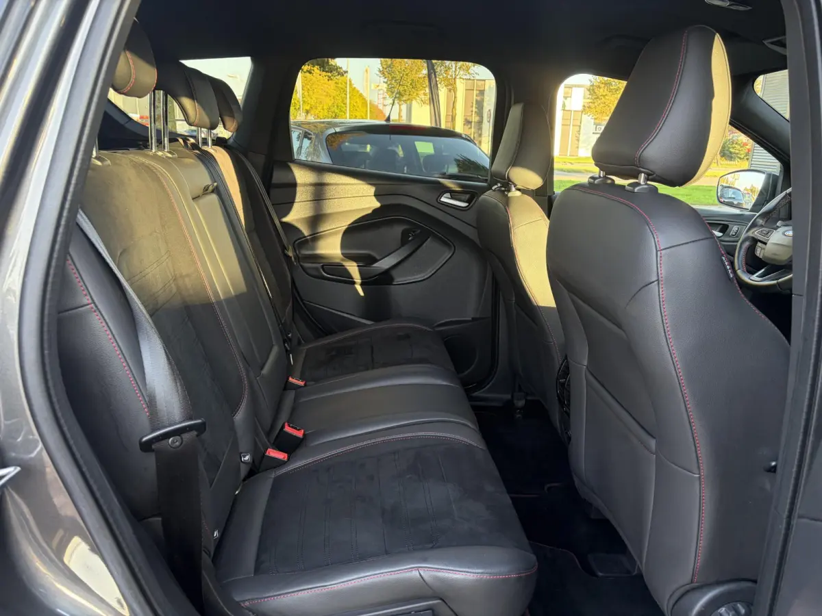 1.5 EcoBoost ST Line ✓2e Eigenaar✓Camera✓Carplay✓Navi✓Alcantara-Halfleder✓Clima✓Cruise✓6 Bak✓120pk✓18'' Lmv✓Keyless✓Pdc V+A✓Rijstrooksensor✓N.A.P✓Apk tot 03-202