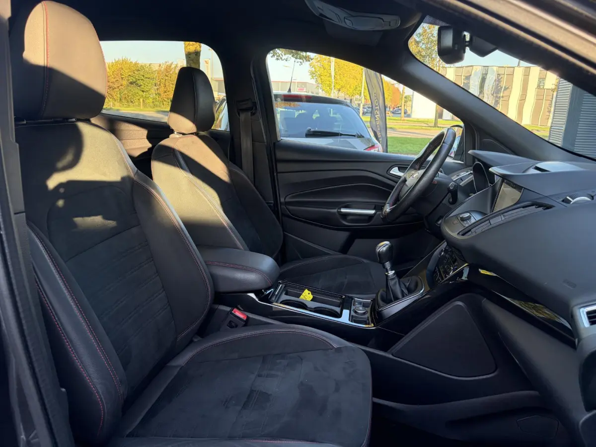 1.5 EcoBoost ST Line ✓2e Eigenaar✓Camera✓Carplay✓Navi✓Alcantara-Halfleder✓Clima✓Cruise✓6 Bak✓120pk✓18'' Lmv✓Keyless✓Pdc V+A✓Rijstrooksensor✓N.A.P✓Apk tot 03-202