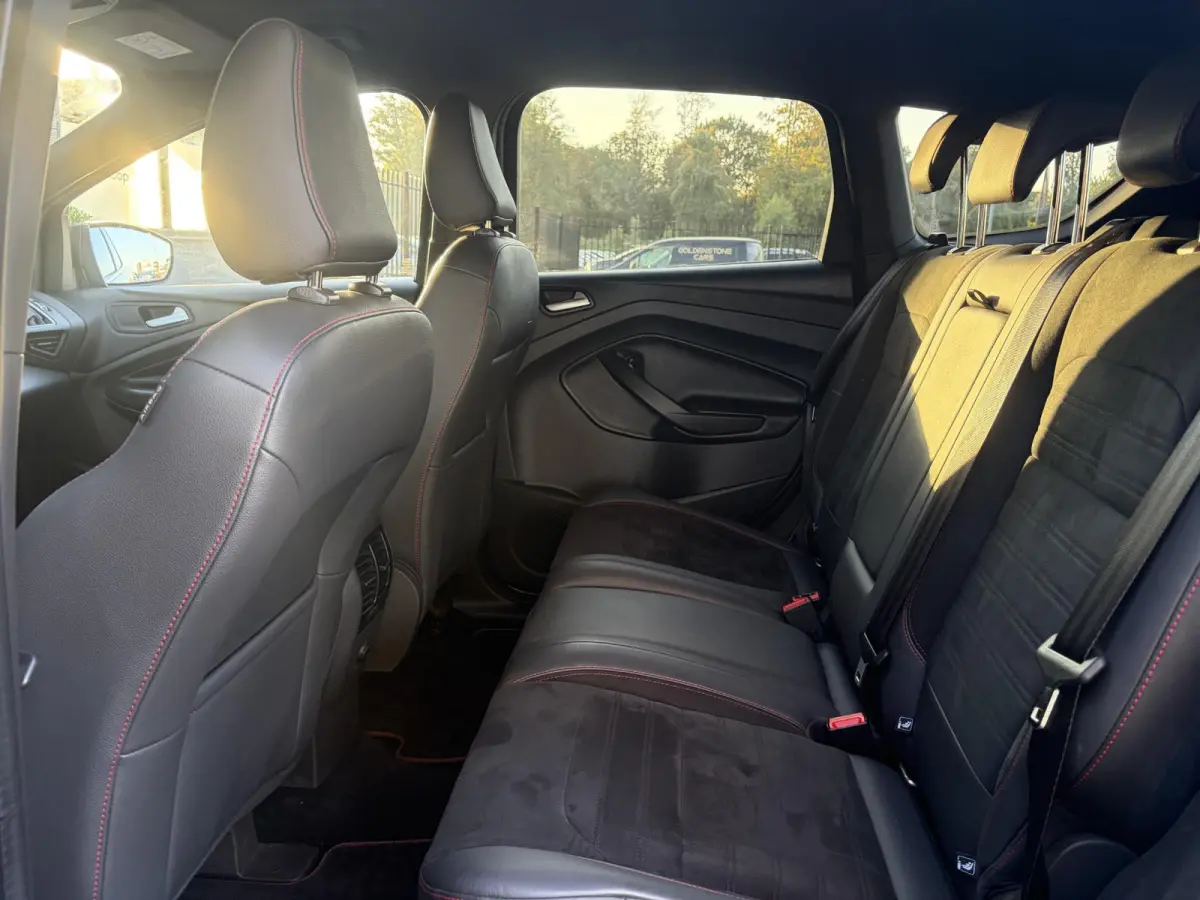 1.5 EcoBoost ST Line ✓2e Eigenaar✓Camera✓Carplay✓Navi✓Alcantara-Halfleder✓Clima✓Cruise✓6 Bak✓120pk✓18'' Lmv✓Keyless✓Pdc V+A✓Rijstrooksensor✓N.A.P✓Apk tot 03-202