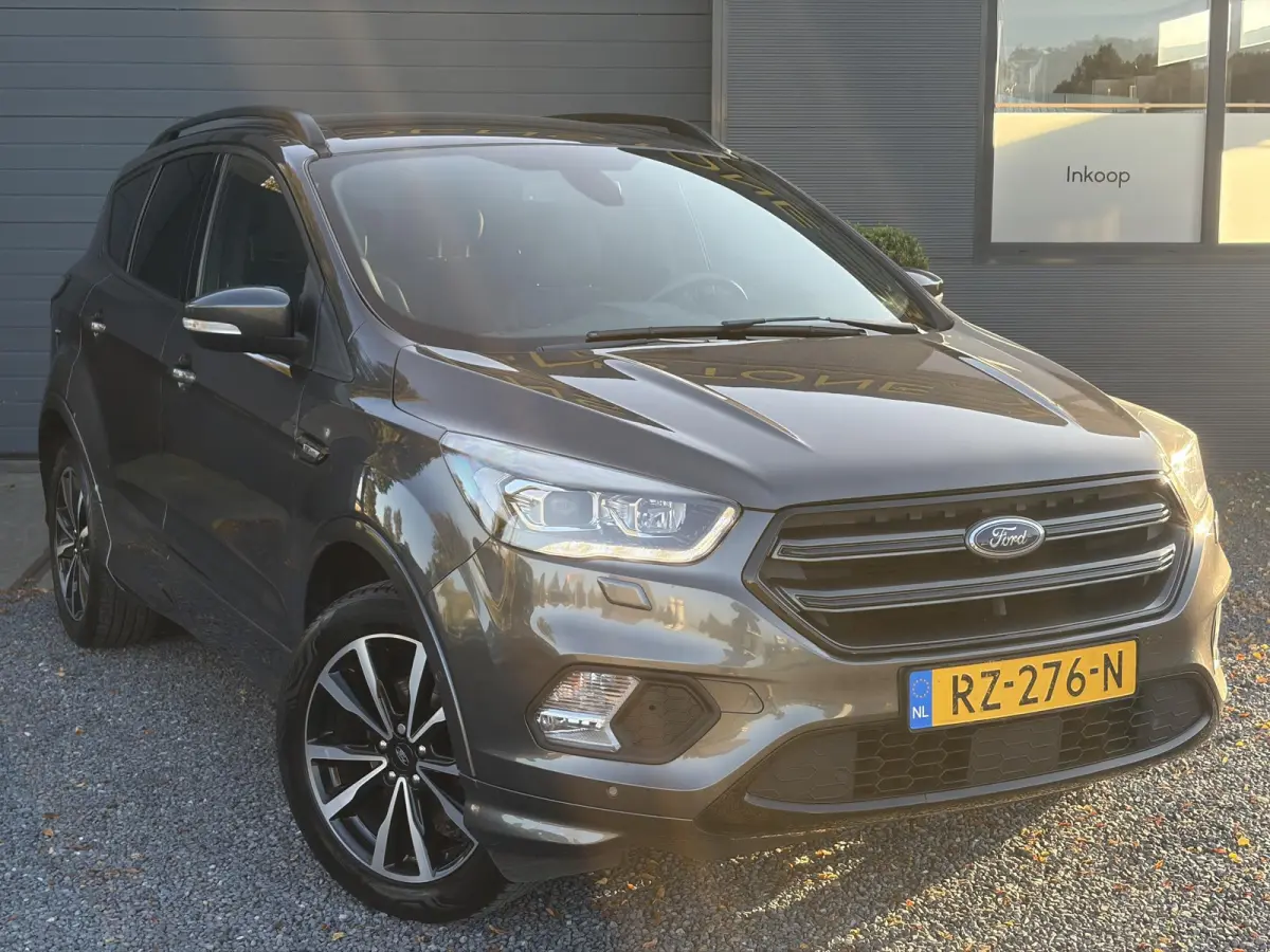 1.5 EcoBoost ST Line ✓2e Eigenaar✓Camera✓Carplay✓Navi✓Alcantara-Halfleder✓Clima✓Cruise✓6 Bak✓120pk✓18'' Lmv✓Keyless✓Pdc V+A✓Rijstrooksensor✓N.A.P✓Apk tot 03-202