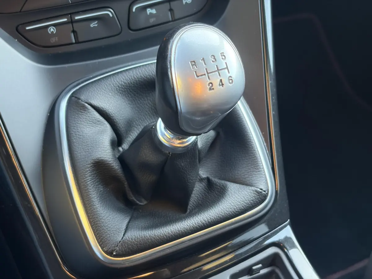 1.5 EcoBoost ST Line ✓2e Eigenaar✓Camera✓Carplay✓Navi✓Alcantara-Halfleder✓Clima✓Cruise✓6 Bak✓120pk✓18'' Lmv✓Keyless✓Pdc V+A✓Rijstrooksensor✓N.A.P✓Apk tot 03-202