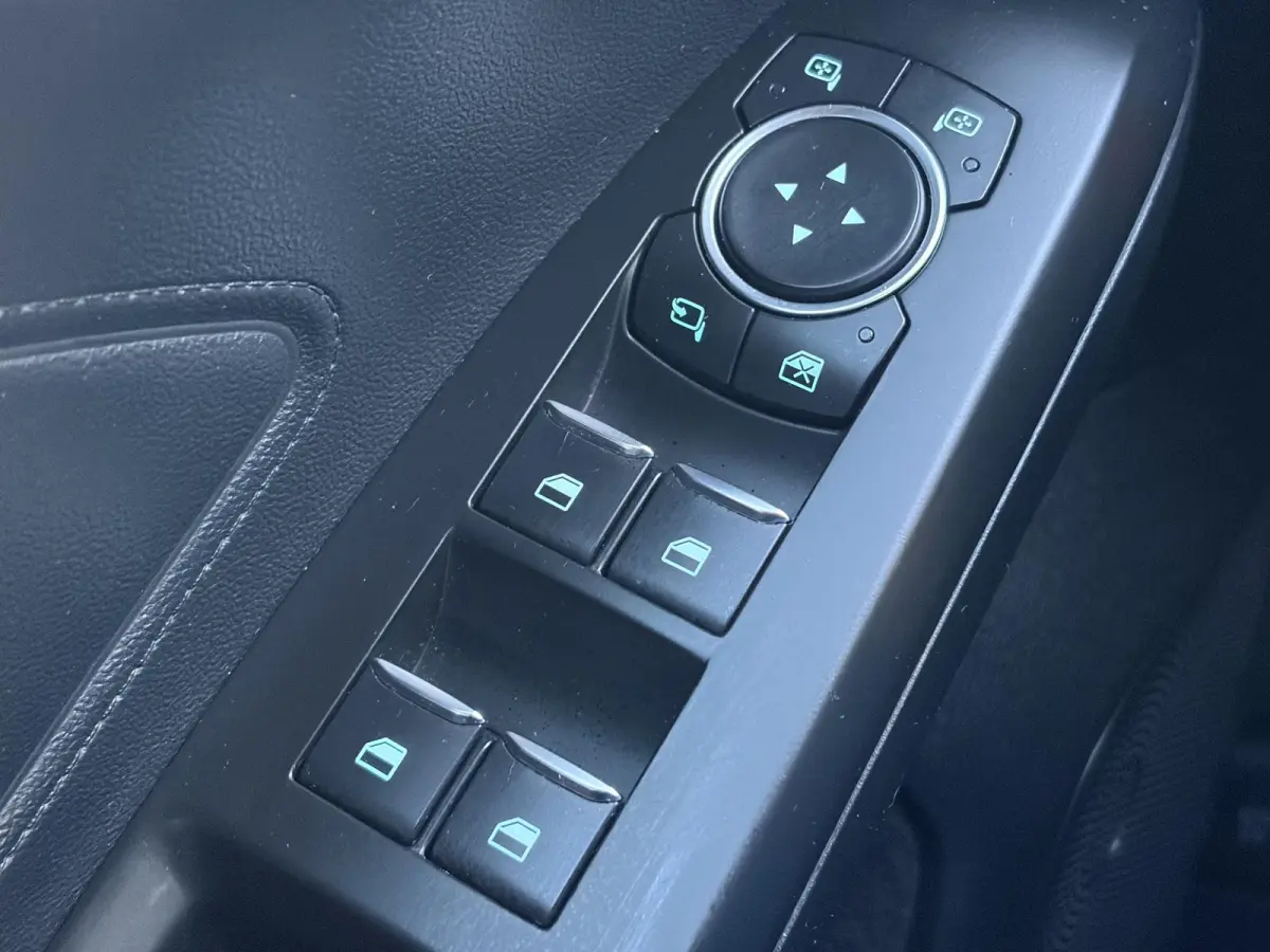 1.0 EcoBoost Trend Edition Business ✓2e Eigenaar✓Carplay✓101pk✓Navi✓Clima✓Cruise✓Rijstrooksensor✓Pdc V+A✓6 Bak✓Lm velgen✓N.A.P✓Apk tot 08-2027