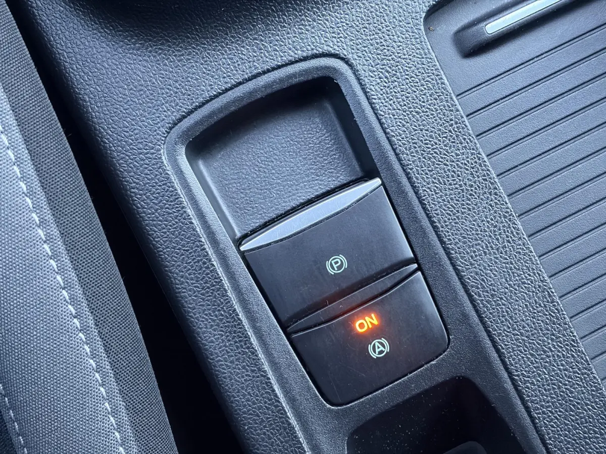 1.0 EcoBoost Trend Edition Business ✓2e Eigenaar✓Carplay✓101pk✓Navi✓Clima✓Cruise✓Rijstrooksensor✓Pdc V+A✓6 Bak✓Lm velgen✓N.A.P✓Apk tot 08-2027