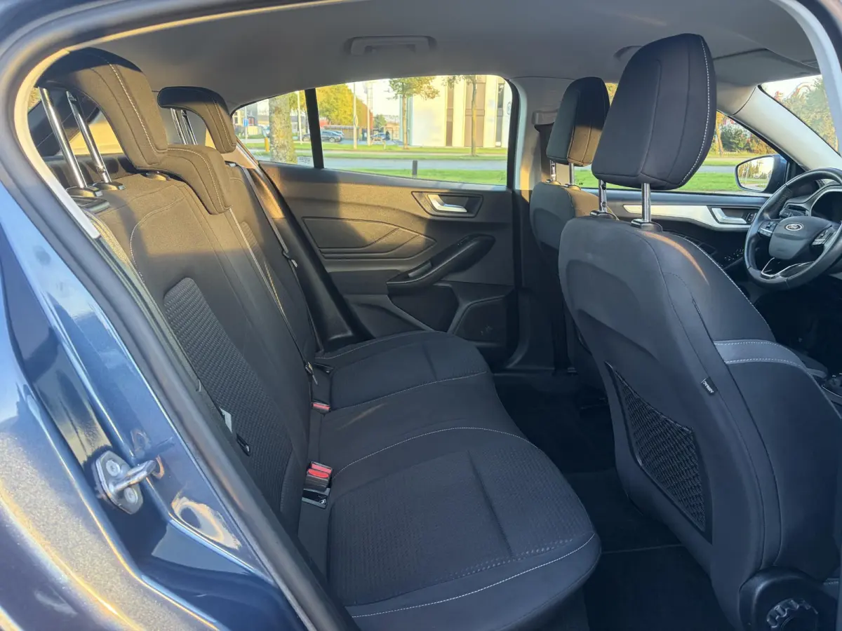 1.0 EcoBoost Trend Edition Business ✓2e Eigenaar✓Carplay✓101pk✓Navi✓Clima✓Cruise✓Rijstrooksensor✓Pdc V+A✓6 Bak✓Lm velgen✓N.A.P✓Apk tot 08-2027