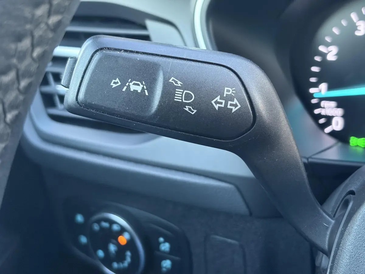 1.0 EcoBoost Trend Edition Business ✓2e Eigenaar✓Carplay✓101pk✓Navi✓Clima✓Cruise✓Rijstrooksensor✓Pdc V+A✓6 Bak✓Lm velgen✓N.A.P✓Apk tot 08-2027