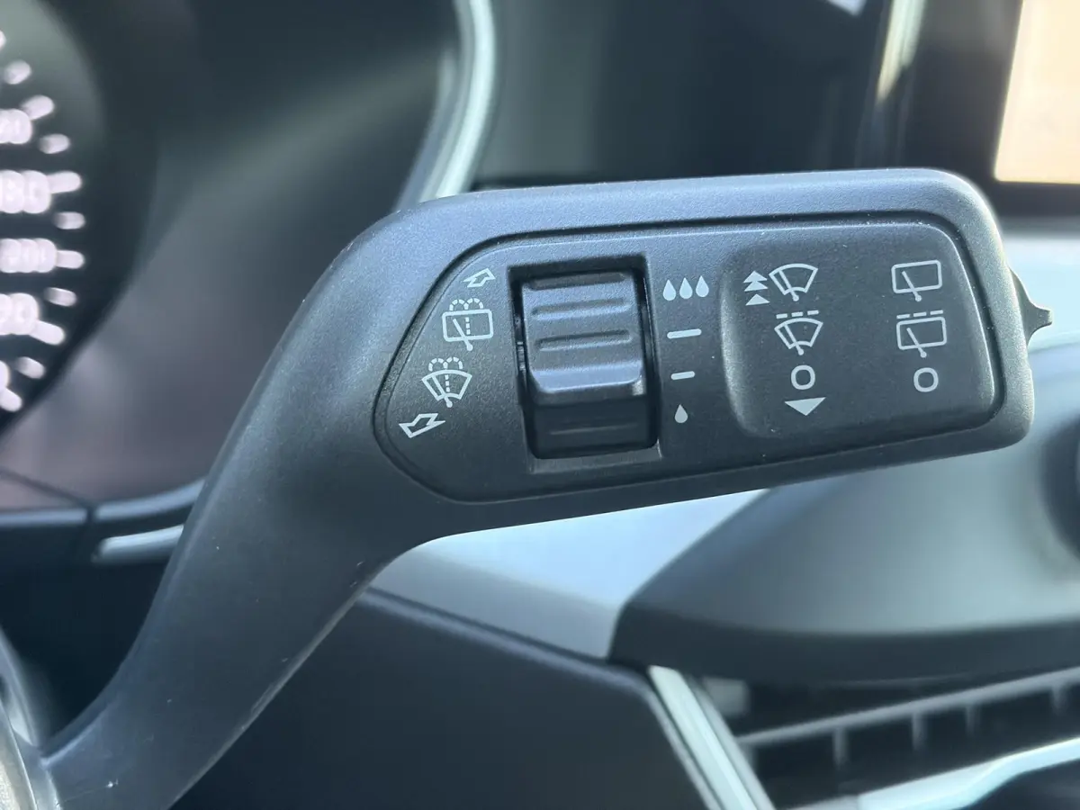 1.0 EcoBoost Trend Edition Business ✓2e Eigenaar✓Carplay✓101pk✓Navi✓Clima✓Cruise✓Rijstrooksensor✓Pdc V+A✓6 Bak✓Lm velgen✓N.A.P✓Apk tot 08-2027
