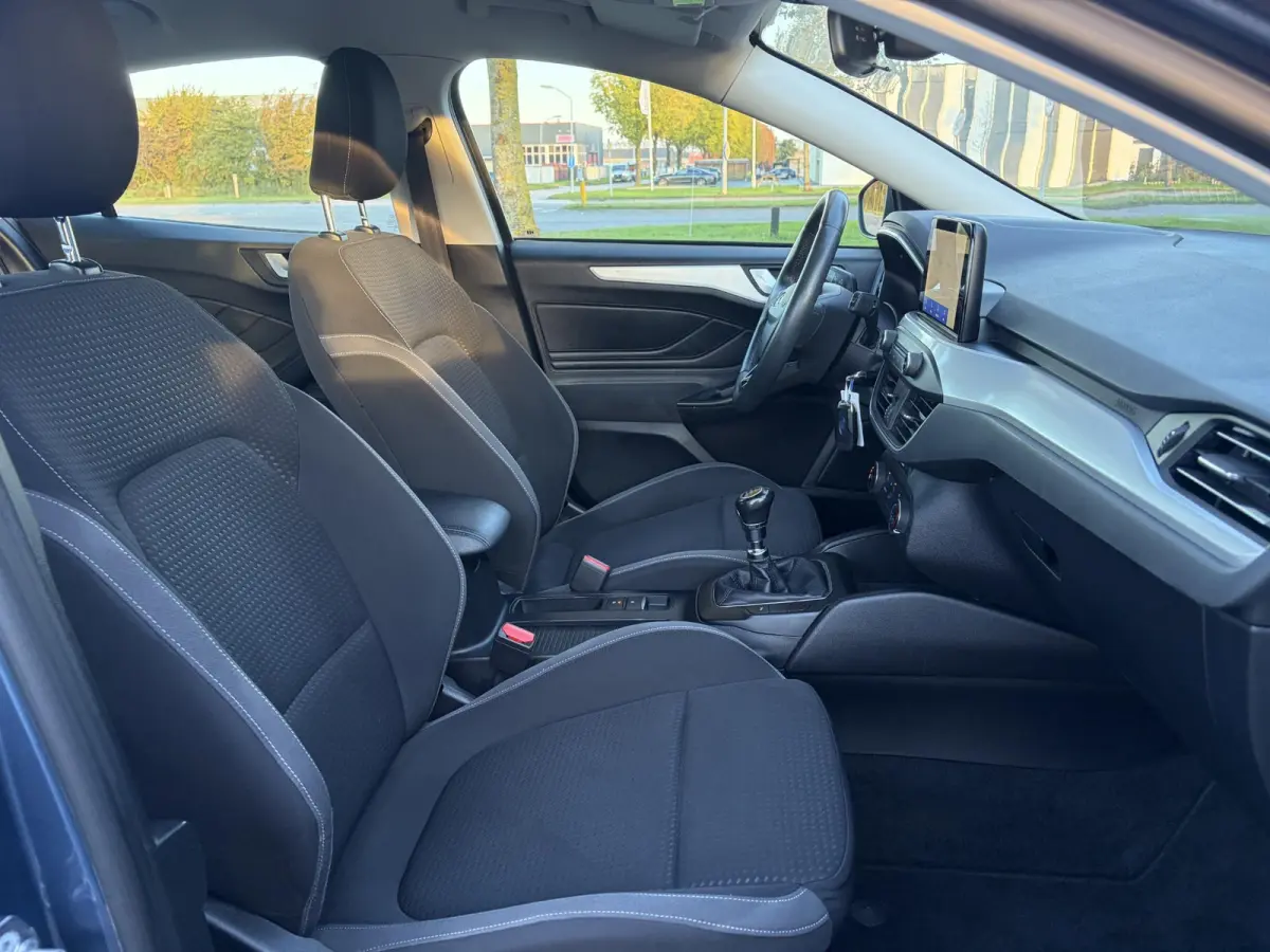 1.0 EcoBoost Trend Edition Business ✓2e Eigenaar✓Carplay✓101pk✓Navi✓Clima✓Cruise✓Rijstrooksensor✓Pdc V+A✓6 Bak✓Lm velgen✓N.A.P✓Apk tot 08-2027