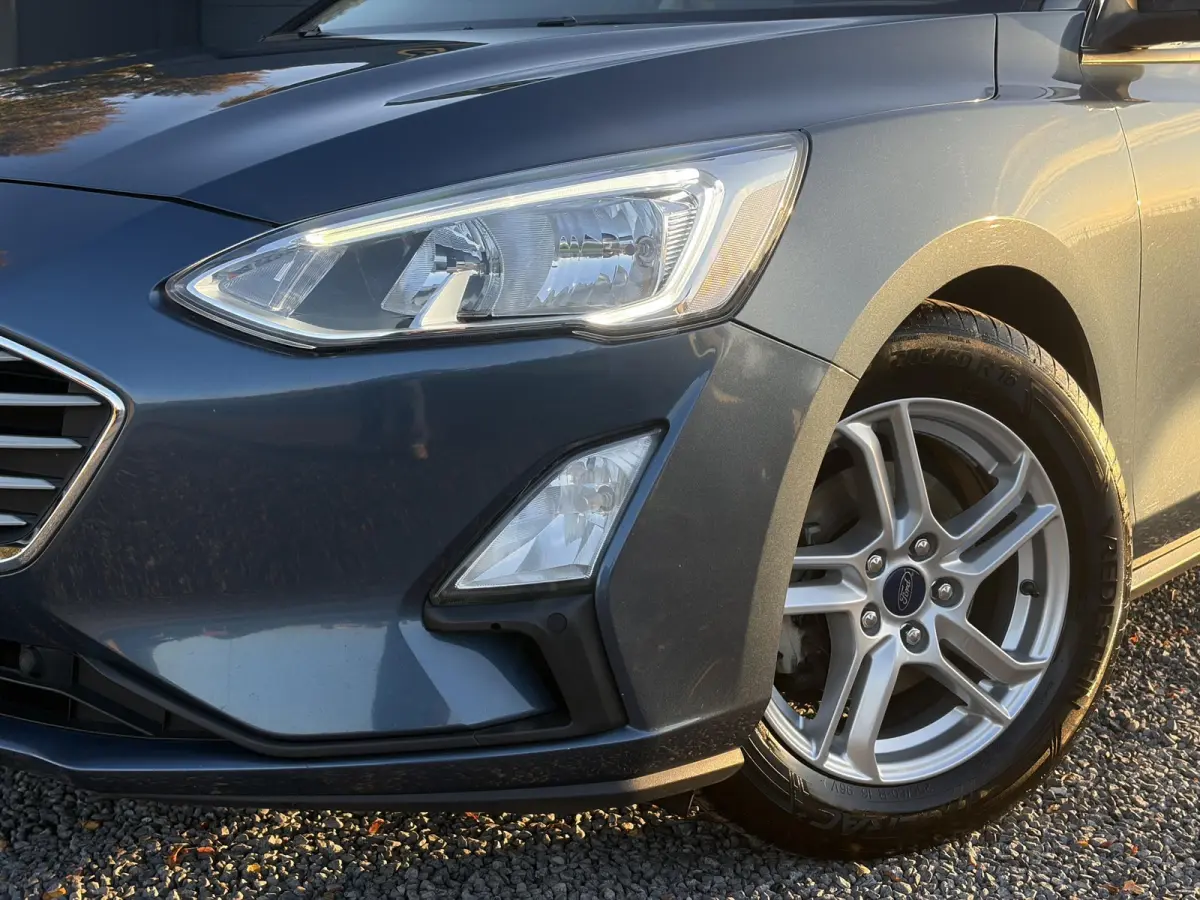 1.0 EcoBoost Trend Edition Business ✓2e Eigenaar✓Carplay✓101pk✓Navi✓Clima✓Cruise✓Rijstrooksensor✓Pdc V+A✓6 Bak✓Lm velgen✓N.A.P✓Apk tot 08-2027