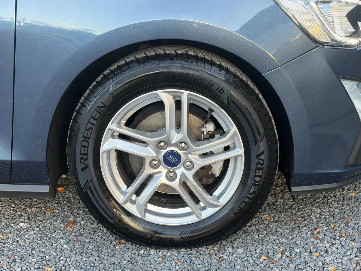 1.0 EcoBoost Trend Edition Business ✓2e Eigenaar✓Carplay✓101pk✓Navi✓Clima✓Cruise✓Rijstrooksensor✓Pdc V+A✓6 Bak✓Lm velgen✓N.A.P✓Apk tot 08-2027