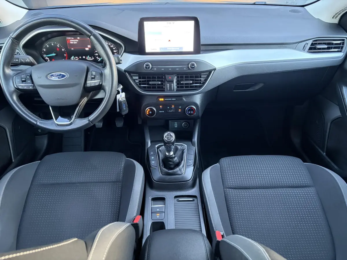1.0 EcoBoost Trend Edition Business ✓2e Eigenaar✓Carplay✓101pk✓Navi✓Clima✓Cruise✓Rijstrooksensor✓Pdc V+A✓6 Bak✓Lm velgen✓N.A.P✓Apk tot 08-2027