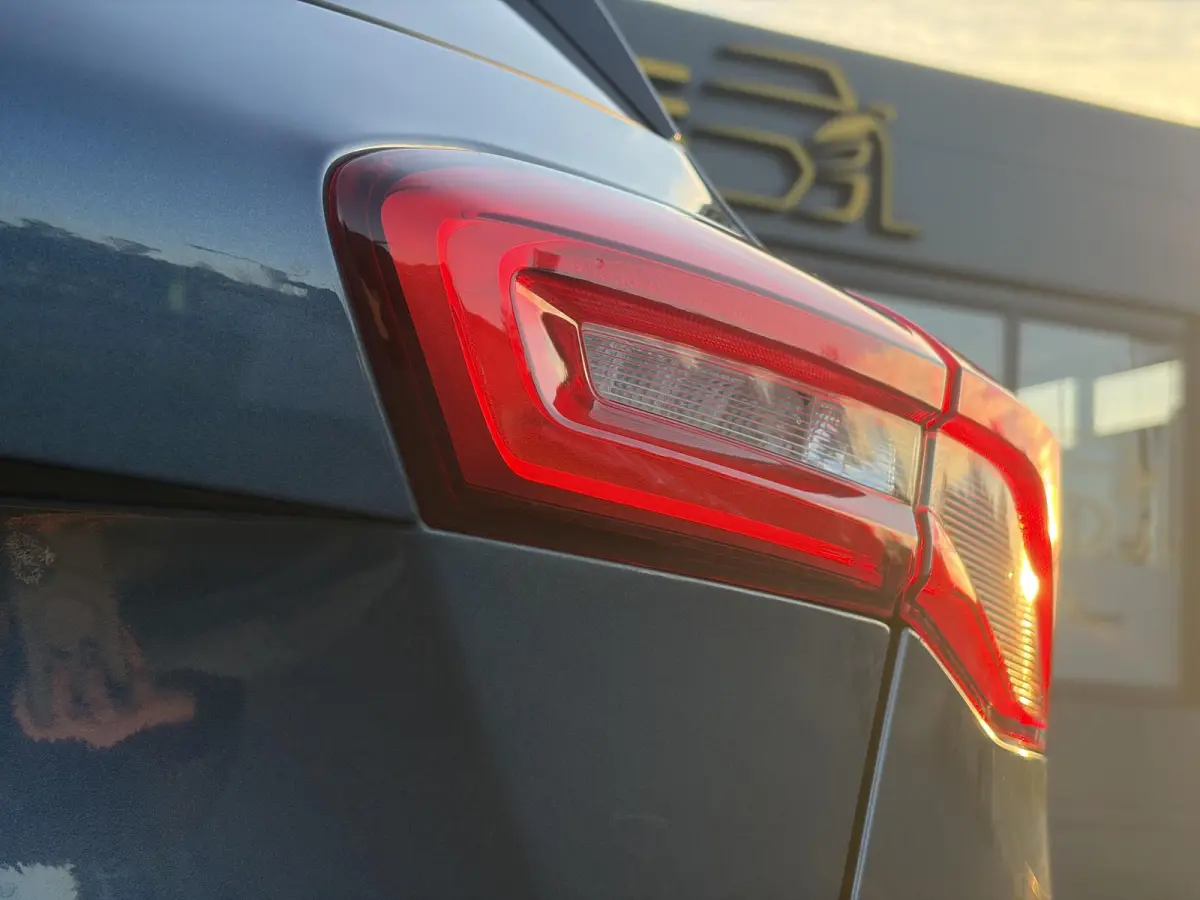 1.0 EcoBoost Trend Edition Business ✓2e Eigenaar✓Carplay✓101pk✓Navi✓Clima✓Cruise✓Rijstrooksensor✓Pdc V+A✓6 Bak✓Lm velgen✓N.A.P✓Apk tot 08-2027