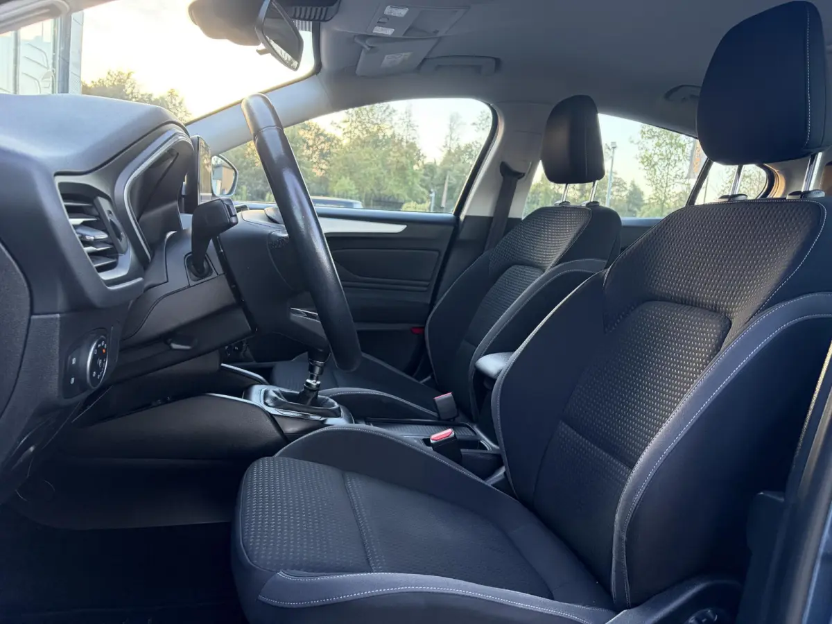 1.0 EcoBoost Trend Edition Business ✓2e Eigenaar✓Carplay✓101pk✓Navi✓Clima✓Cruise✓Rijstrooksensor✓Pdc V+A✓6 Bak✓Lm velgen✓N.A.P✓Apk tot 08-2027