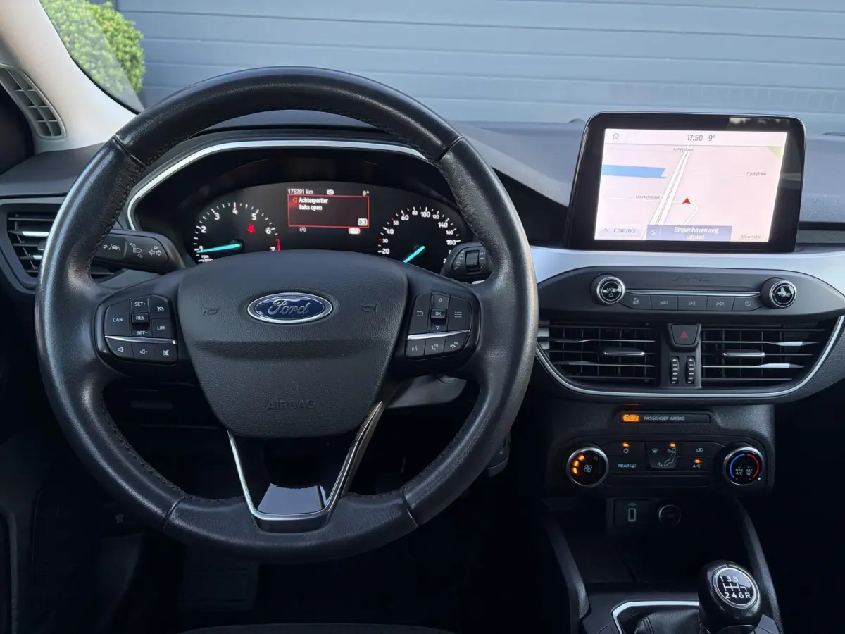 1.0 EcoBoost Trend Edition Business ✓2e Eigenaar✓Carplay✓101pk✓Navi✓Clima✓Cruise✓Rijstrooksensor✓Pdc V+A✓6 Bak✓Lm velgen✓N.A.P✓Apk tot 08-2027