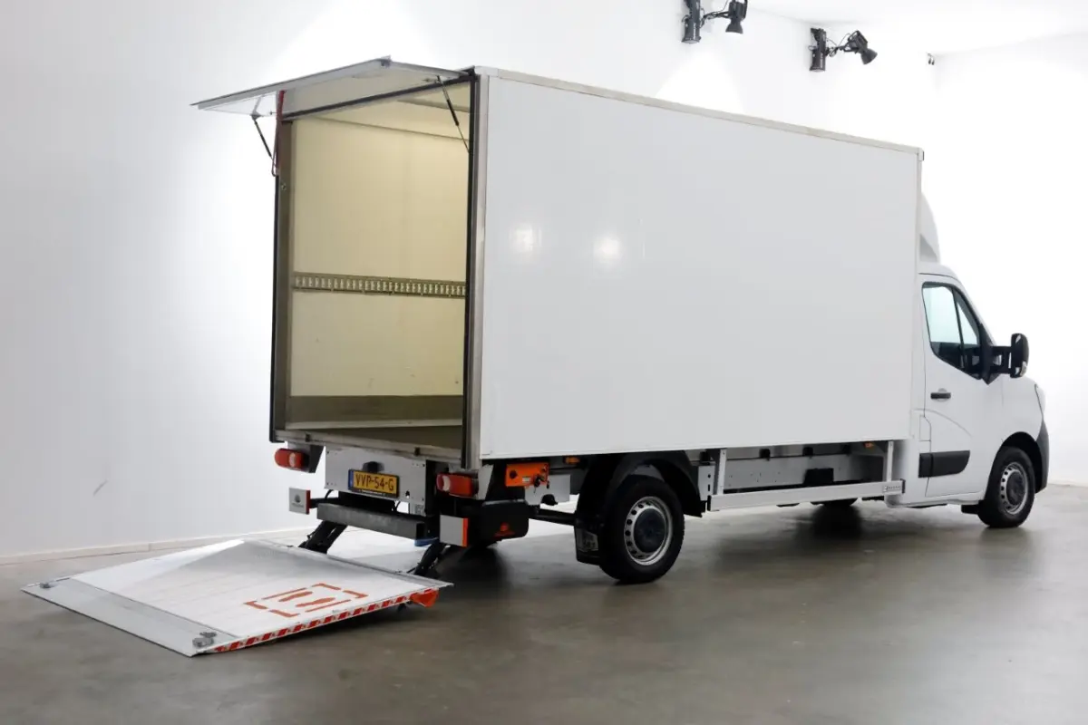T35 2.3 dCi 145pk Bakwagen met laadklep 1158kg laadvermogen 05-2023