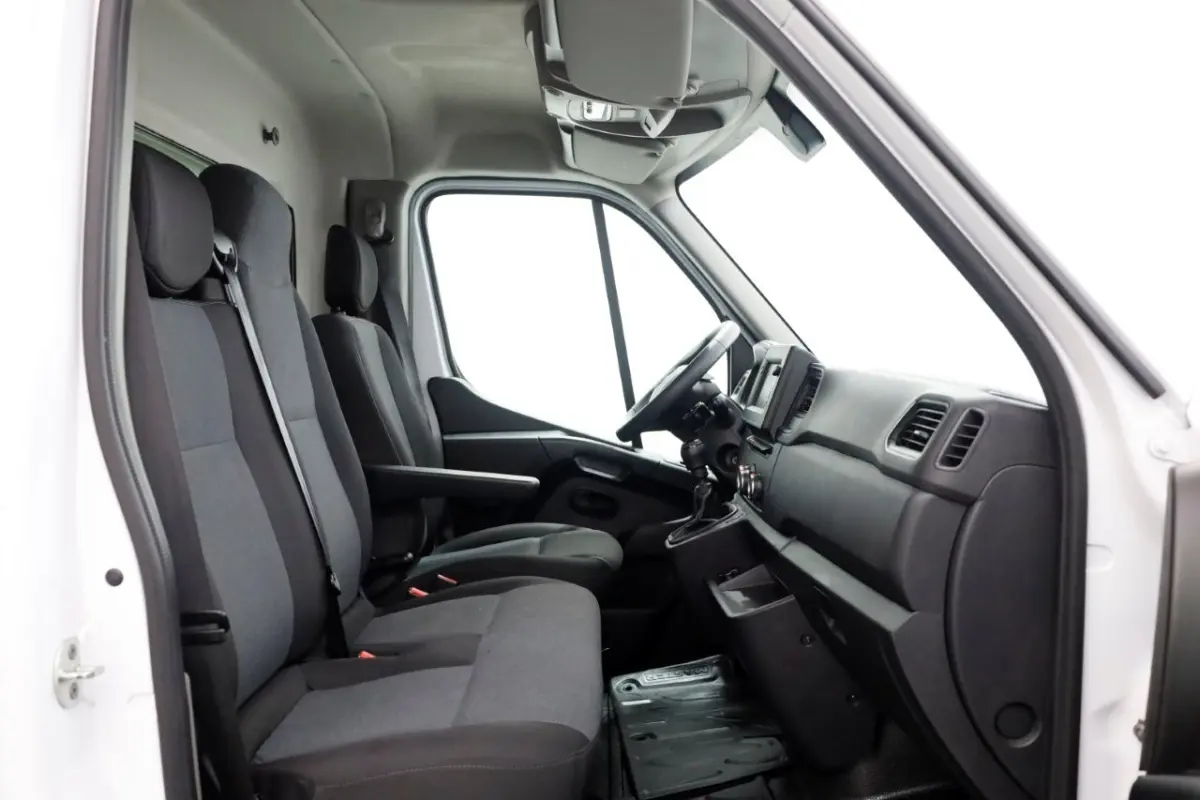 T35 2.3 dCi 145pk Bakwagen met laadklep 1158kg laadvermogen 05-2023