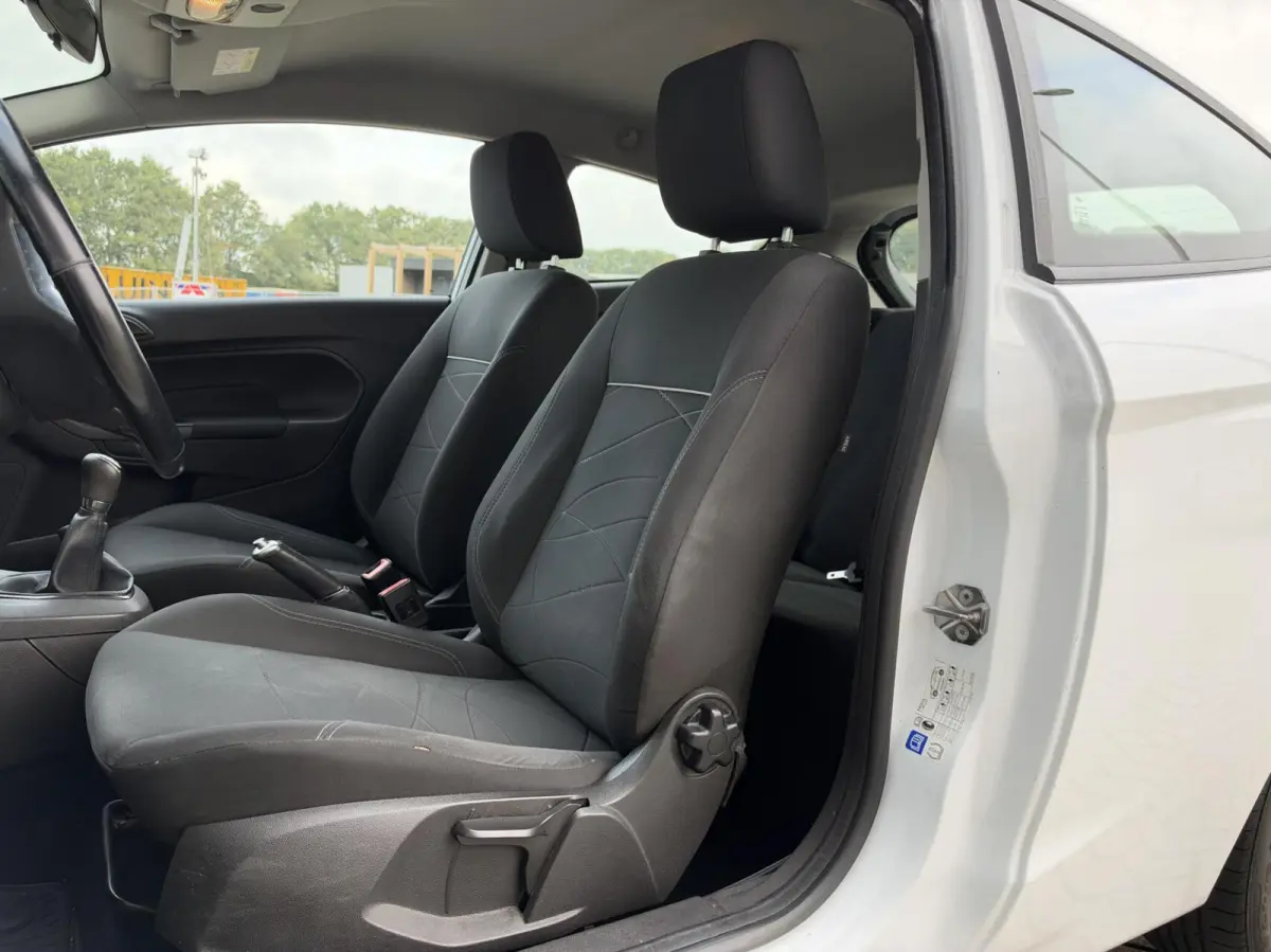 1.0 Style Essential | LED | Navigatie | Airco | Winterset