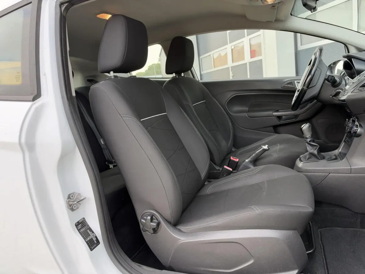 1.0 Style Essential | LED | Navigatie | Airco | Winterset