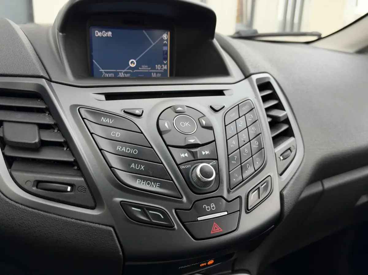 1.0 Style Essential | LED | Navigatie | Airco | Winterset