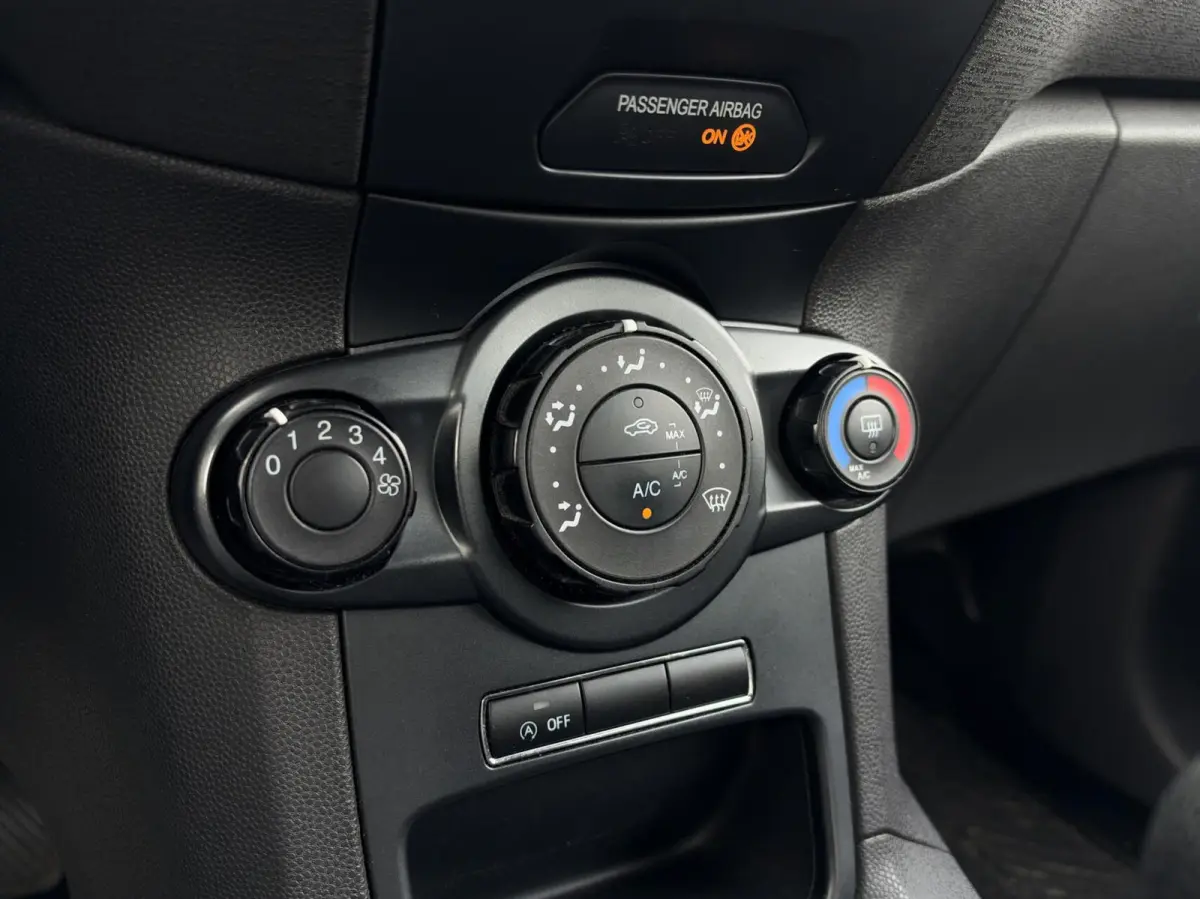 1.0 Style Essential | LED | Navigatie | Airco | Winterset