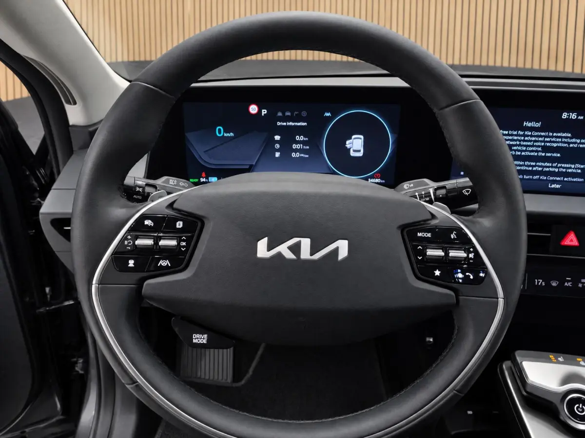 Light Edition 58 kWh Dealer onderhouden | Stoel + stuurverwarming | Climate control | ACC | 800V laden | Ontzettend ruim |