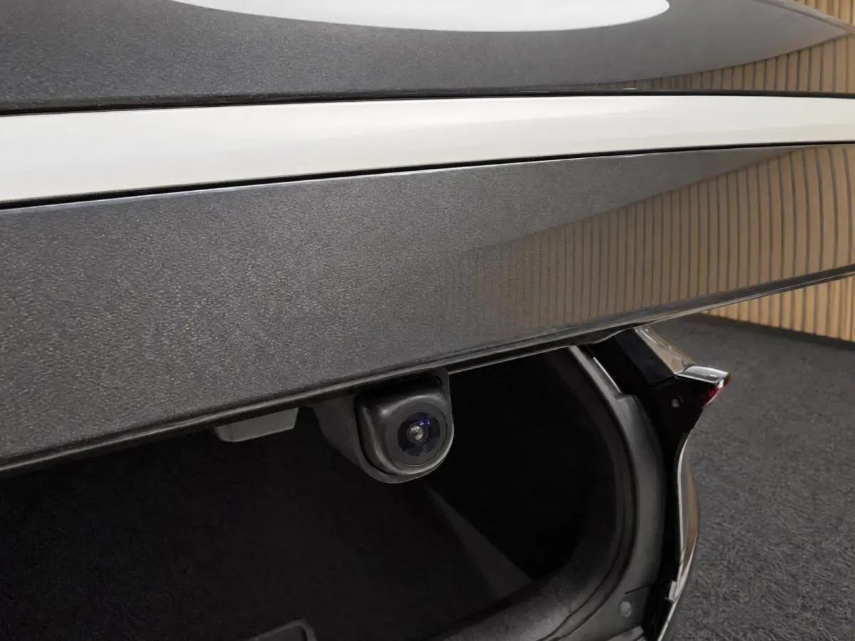 Light Edition 58 kWh Dealer onderhouden | Stoel + stuurverwarming | Climate control | ACC | 800V laden | Ontzettend ruim |