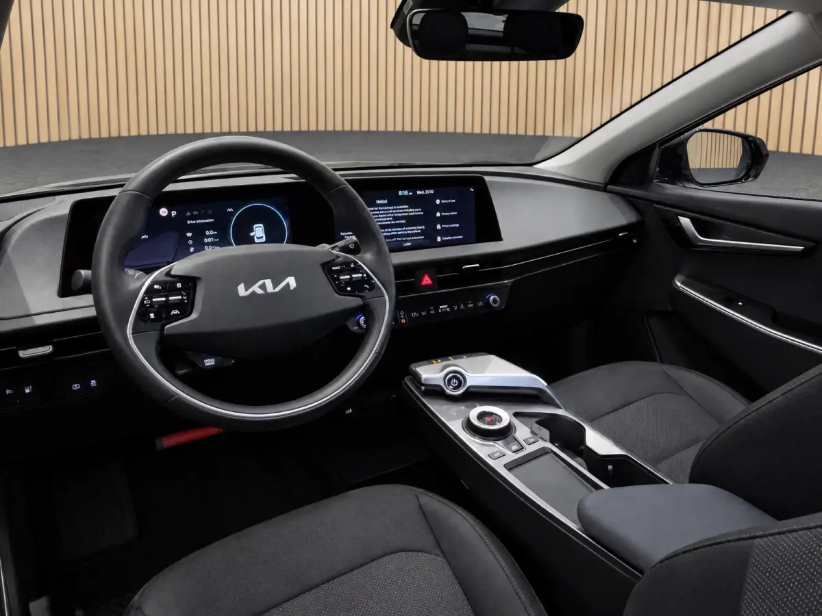 Light Edition 58 kWh Dealer onderhouden | Stoel + stuurverwarming | Climate control | ACC | 800V laden | Ontzettend ruim |