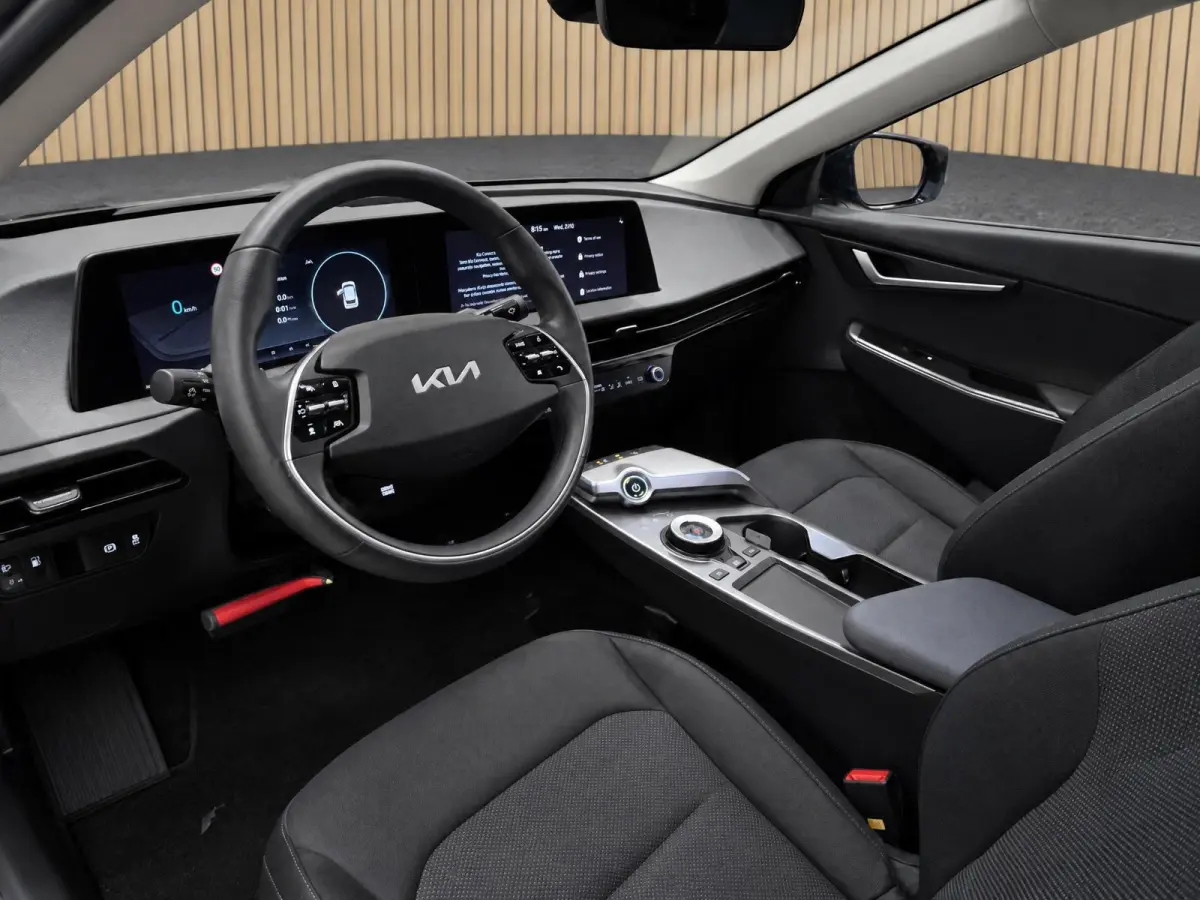 Light Edition 58 kWh Dealer onderhouden | Stoel + stuurverwarming | Climate control | ACC | 800V laden | Ontzettend ruim |