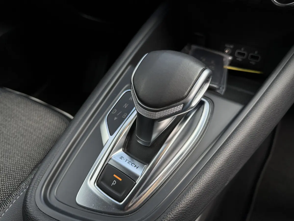 VERKOCHT 1.6 E-Tech Plug-in Hybrid 160 PK Intens Aut. Camera Navi PDC Lane Assist Cruise Stoelverwarming