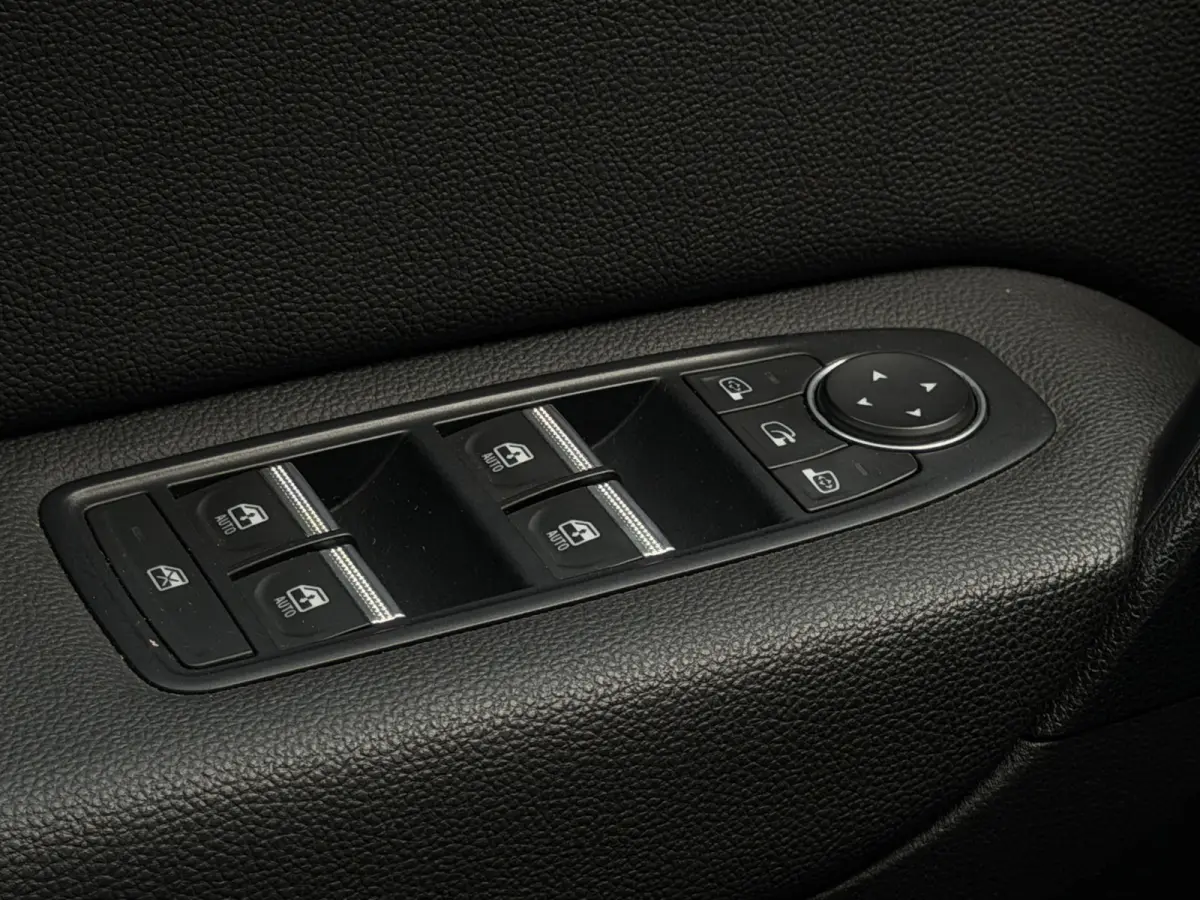 VERKOCHT 1.6 E-Tech Plug-in Hybrid 160 PK Intens Aut. Camera Navi PDC Lane Assist Cruise Stoelverwarming