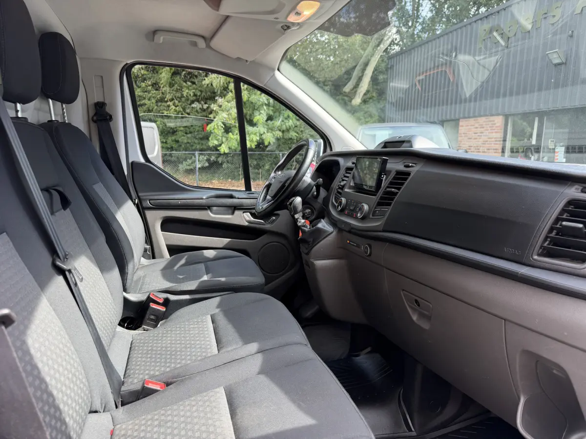 300 2.0 TDCI L2H1 Limited 130 PK Carplay Navi Stoelverwarming 2800Kg Trekgewicht
