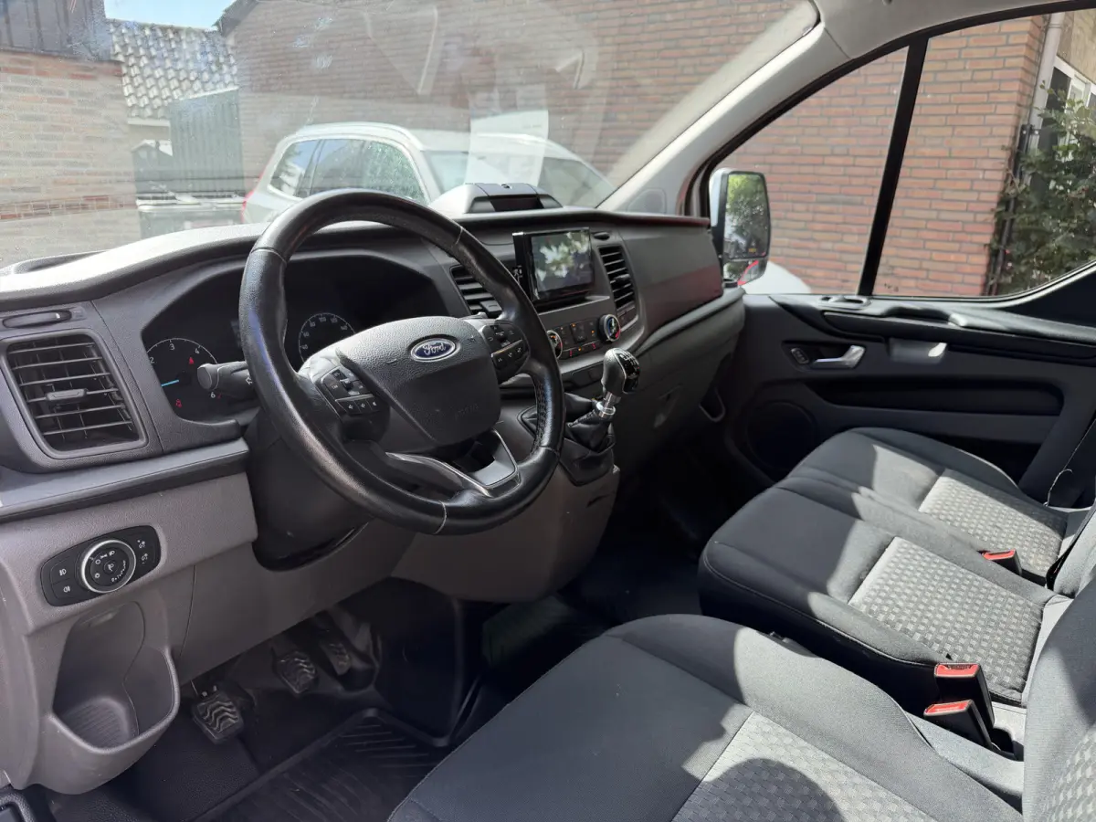 300 2.0 TDCI L2H1 Limited 130 PK Carplay Navi Stoelverwarming 2800Kg Trekgewicht