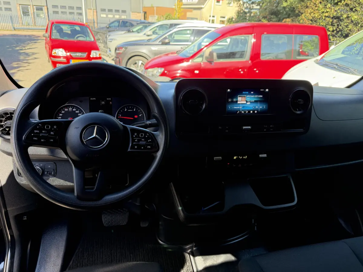 verkocht !!! 317 1.9 CDI L2H2 Automaat Cruise Carplay Camera Stoelverwarming trekhaak  zide steps 170 PK