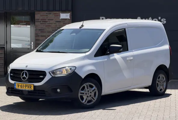 110 L1 Pro Benzine Verkocht MBUX - Trekhaak - Airco -Stoelverwarming - Cruise - Carplay - DAB
